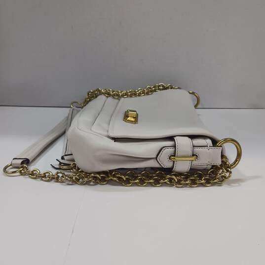 Authenticated Women's Coach Signature Chelsea Gold Chain Crossbody Bag image number 3