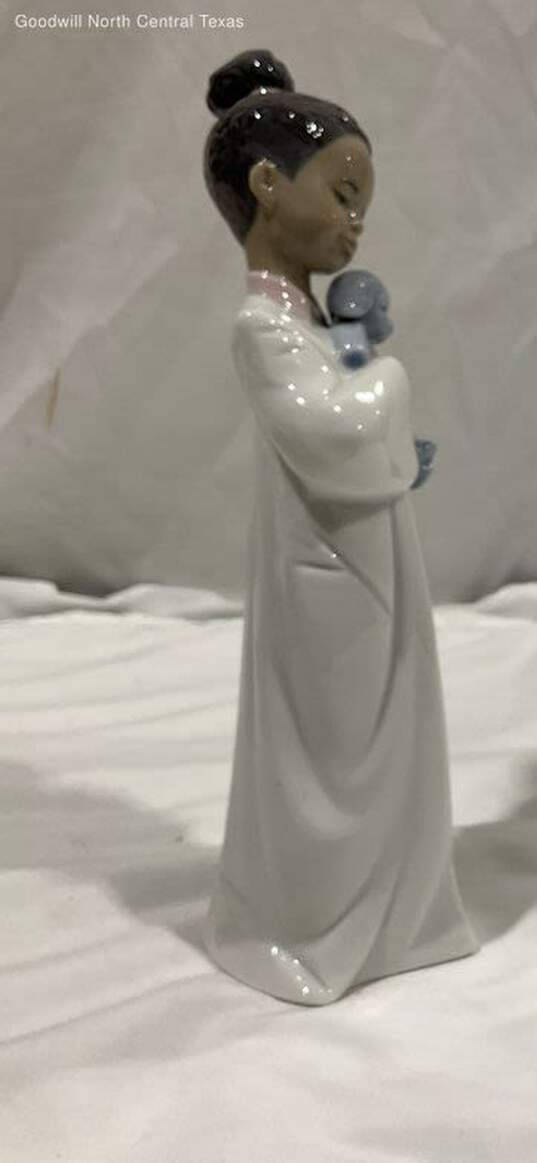 Lladro Figurine image number 5