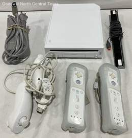 Nintendo Wii Video Game System w/ 6 game(s) and Accessories