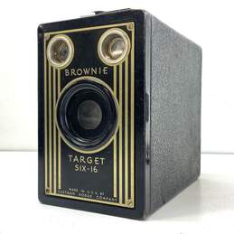 Vintage Kodak Lot of 3 Assorted Brownie Box Cameras alternative image