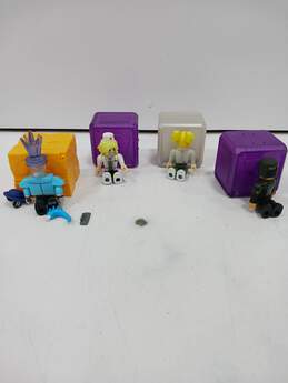 Lot of 12 Assorted Roblox Figures alternative image