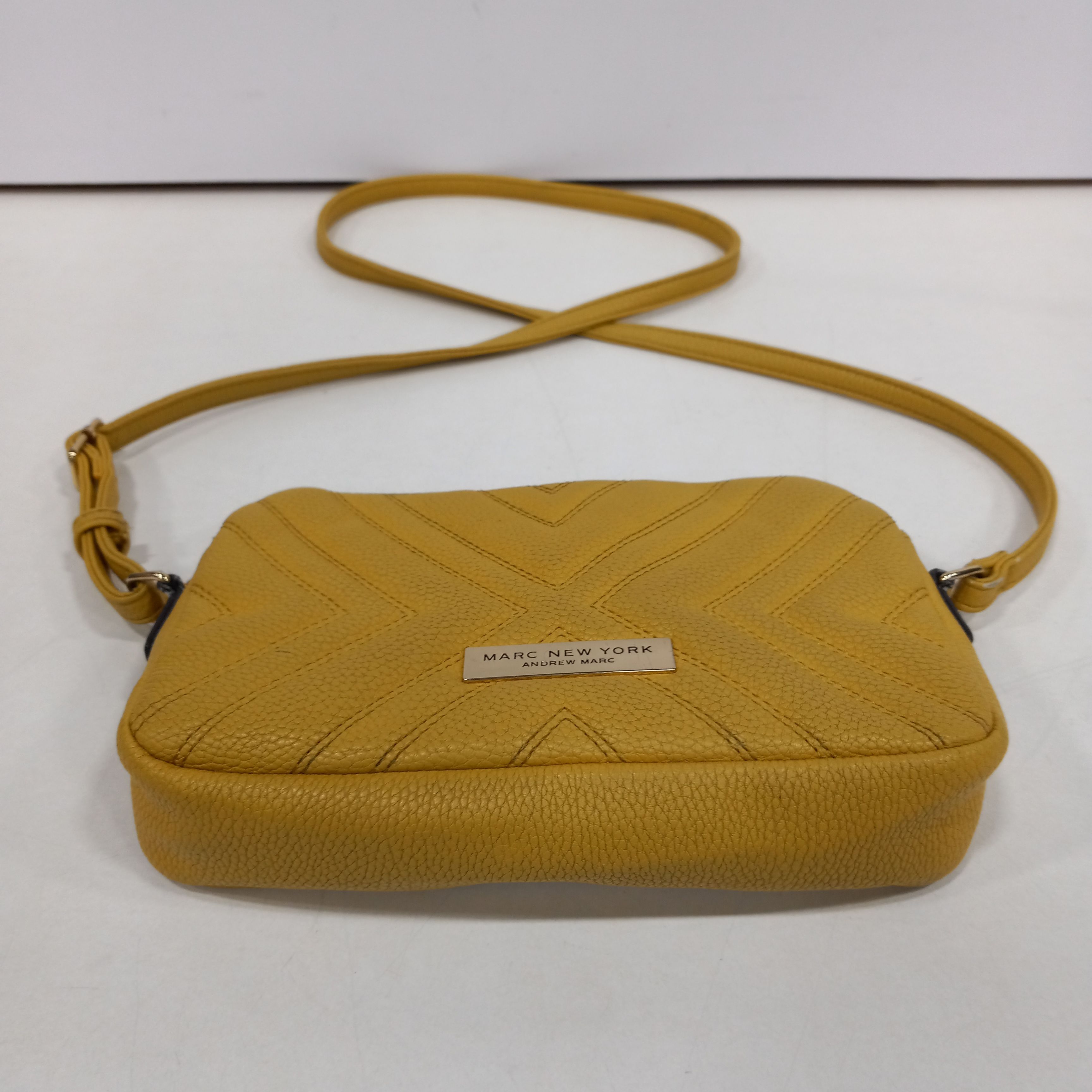 Marc Jacobs The Box Yellow Leather Bag | Yellow leather bag, Yellow  leather, Marc jacobs