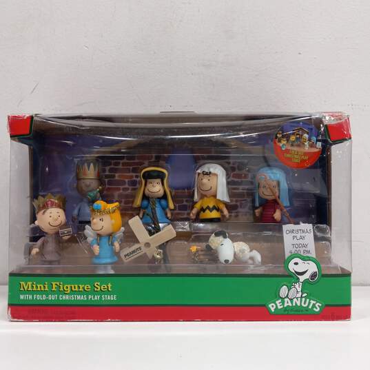 Peanuts 9 piece Mini Figure Set Nativity Christmas Play w/ Fold Out Stage-IOB image number 7