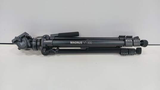 Magnus Tripod w/ Fluid Head Model VT-QRP30 & Travel Bag image number 6