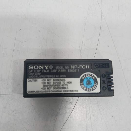 Sony CyberShot 3.2MP Digital Camera W/ Camera Bag image number 2