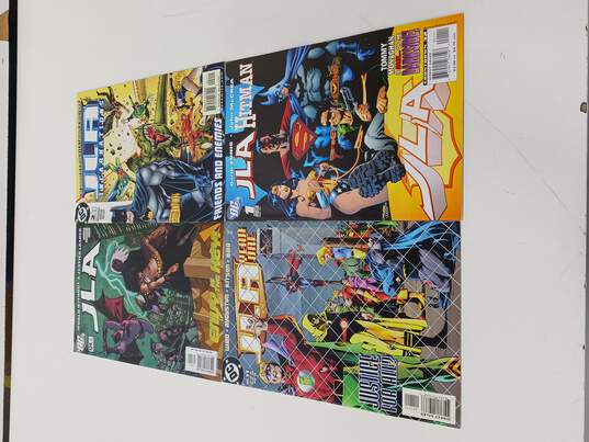 Bundle of 20 Assorted DC Comics Justice League Comics image number 3