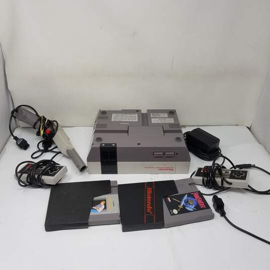 Buy the Nintendo Entertainment System NES console Model NES-001 W/Accessories Games |