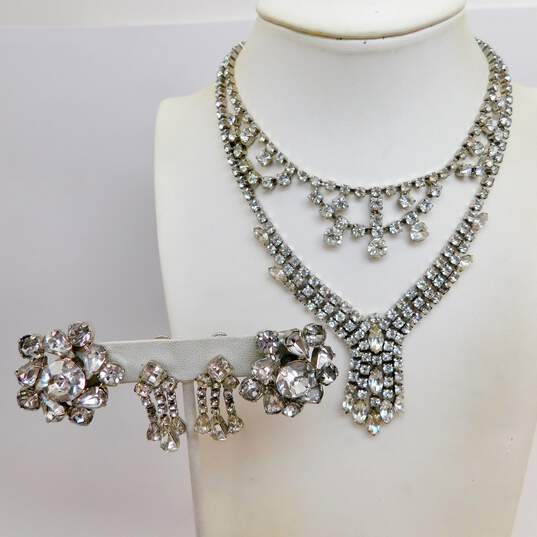 Vintage Silvertone Icy Clear Rhinestones Pendant Necklaces & Cluster Clip On & Drop Screw Back Earrings 65.7g image number 1