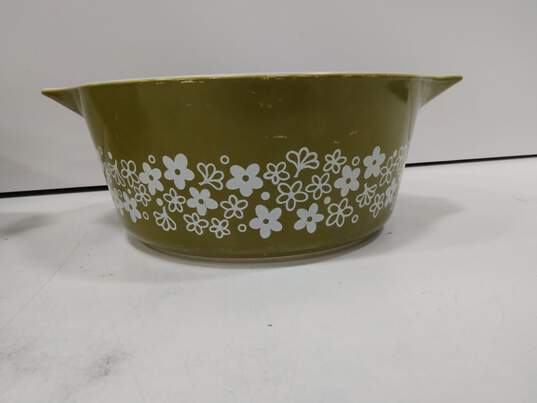 Pyrex Green Crazy Daisy Mixing & Casserole Bowls 2pc Bundle image number 2