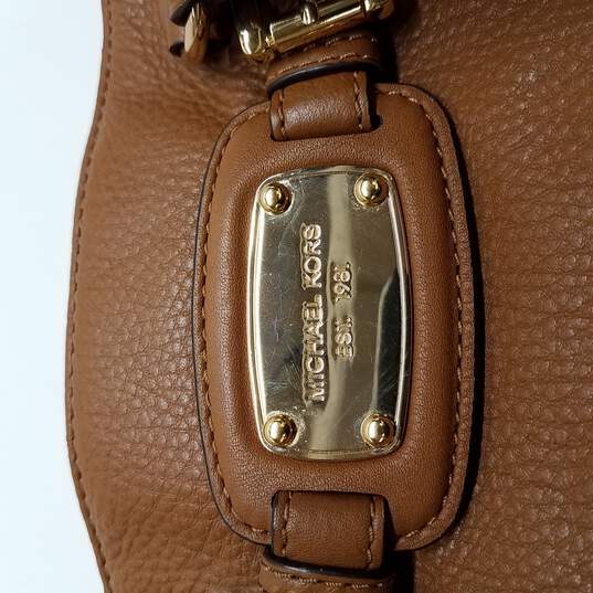 Buy the Michael Kors Hamilton Large Leather Shoulder Bag | GoodwillFinds