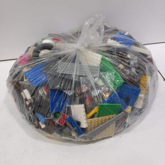 8.4lbs Bundle Of Assorted Building Lego Bricks & Pieces image number 4