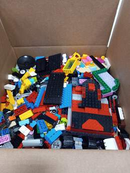 8lbs of Assorted Building Bricks & Pieces Mixed Lot