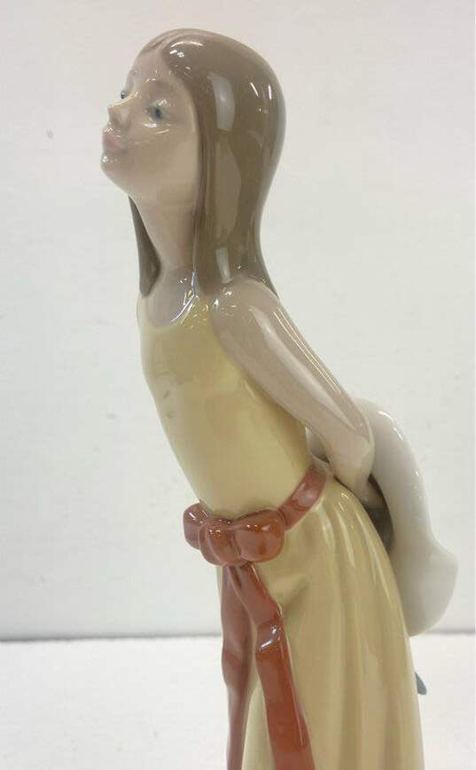 Lladro Porcelain DAISA 1978 Naughty Girl 9.5in Tall Girl with Hat Figurine image number 2