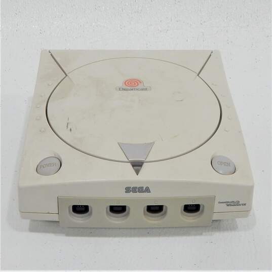 Sega Dreamcast Console Bundle w/Controllers Untested image number 2
