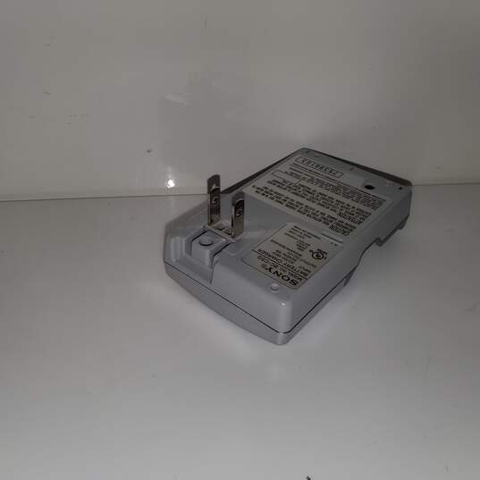 Untested P/R Sony Cyber-shot BC-CSQ Ni-MH Charger for AA or AAA Rechargeable image number 2