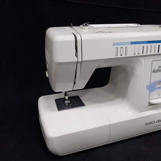 Euro-Pro Model 8260 Sewing Machine image number 3