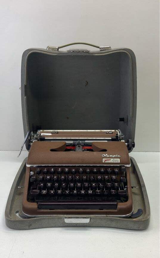 Olympia Vintage Werke AG Brown Typewriter image number 2
