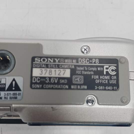 Sony CyberShot 3.2MP Digital Camera W/ Camera Bag image number 9