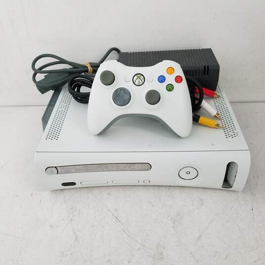 Is this silver colored Xbox 360 FAT a limited edition or something? Haven't  found any info about it online. Did it came with a bundle with a silver  controller? : r/xbox360