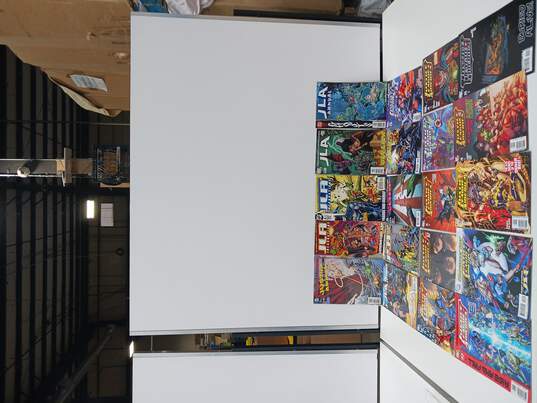 Bundle of 20 Assorted DC Comics Justice League Comics image number 1