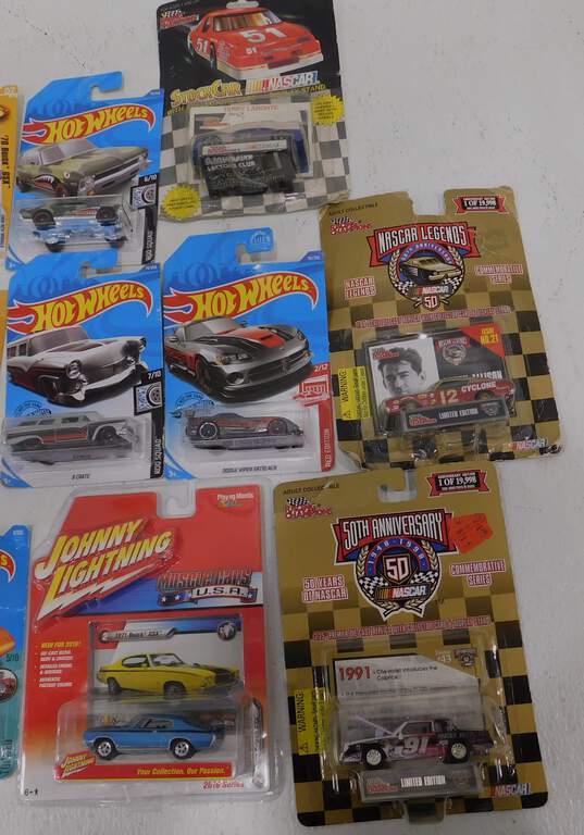 Die-Cast Car In Package Lot of 12 Hot Wheels, Racing Champions image number 3