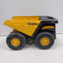 Tonka Metal & Plastic Dump Truck Toy alternative image