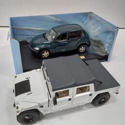 Bundle of 2 Assorted Maisto 1:18 Scale Diecast Model Cars IOB alternative image
