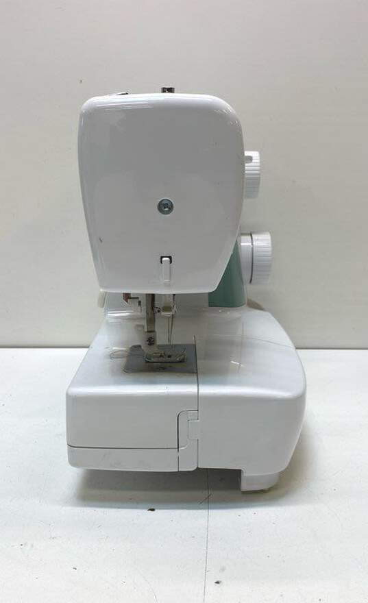 Singer Simple 3221 Sewing Machine image number 3