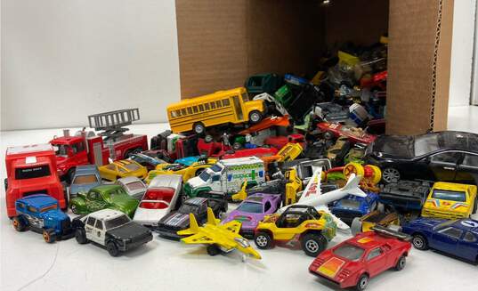 Assorted Box of Loose Diecast Cars Vehicles Bundle Lot image number 1