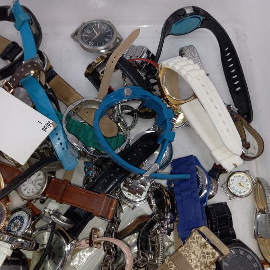6.7lb Bulk of Mixed Variety Watches image number 4