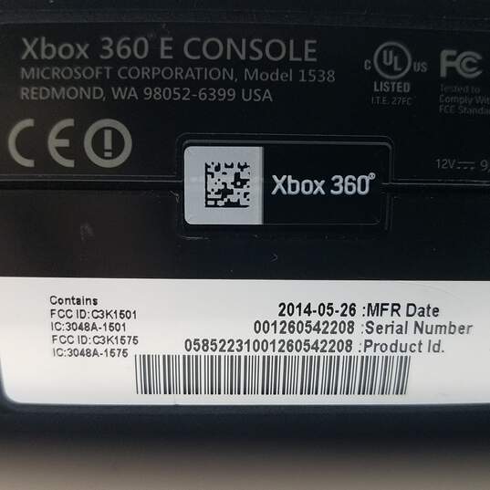 Xbox 360 E 4GB Bundle w/Kinect image number 3