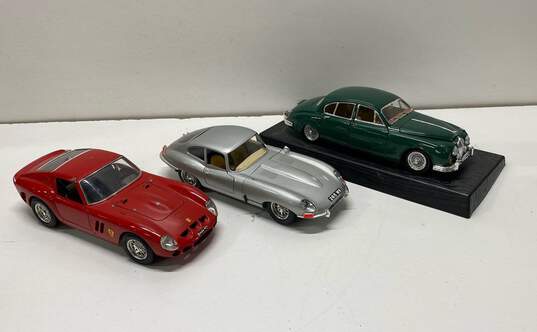 Diecast Classic Cars Set of 3 image number 2