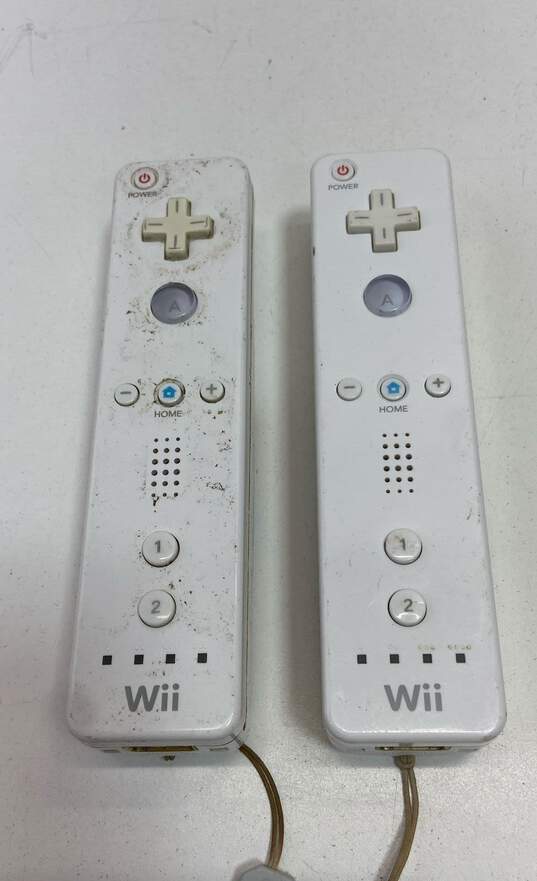 Nintendo Wii Remotes & Accessories Lot of 4 image number 2