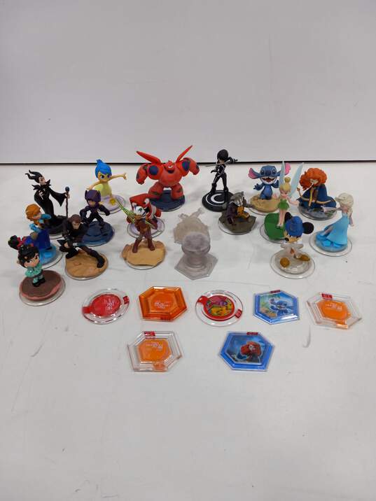 Bundle of 17 Disney Infinity Figures image number 1