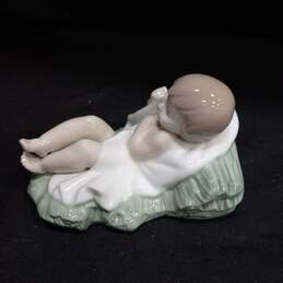 Lladro Baby Jesus Nativity Figurine alternative image