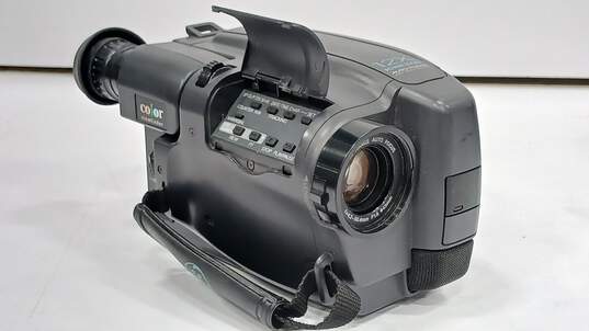 Bundle of General Electric CG515 12x Color Viewfinder Camcorder with Accessories image number 2