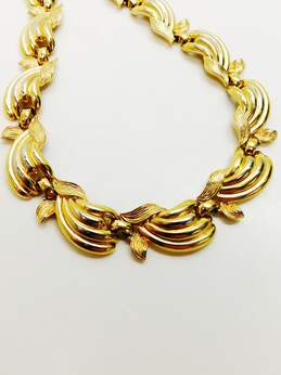 Vintage Trifari Goldtone Leaf Swirls Linked Collar Chain Necklace alternative image