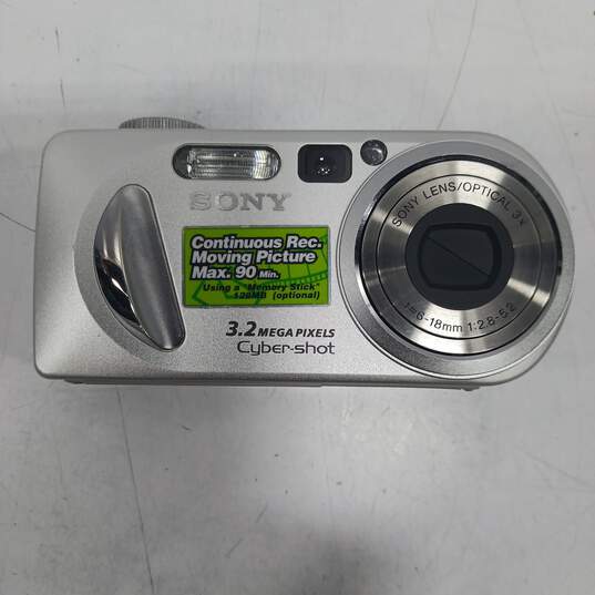 Sony CyberShot 3.2MP Digital Camera W/ Camera Bag image number 3