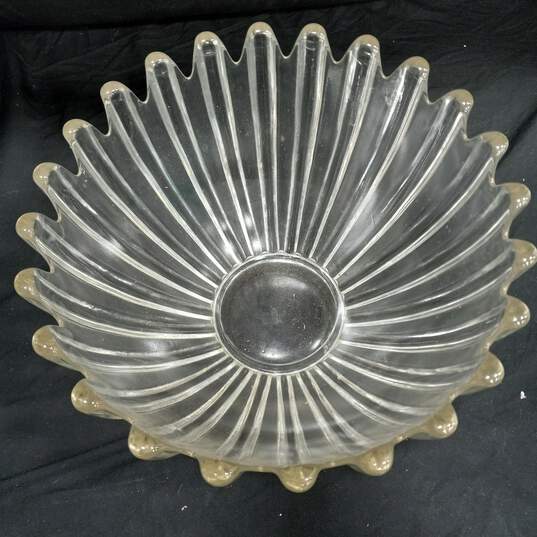 Set of 3 vintage Glass Serving Bowls image number 4