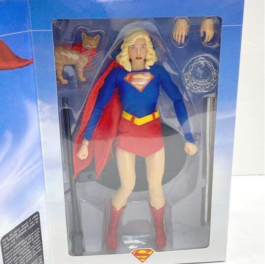 2009 DC Direct Super Girl Classic 1:6 Scale Deluxe Collector Figure image number 3