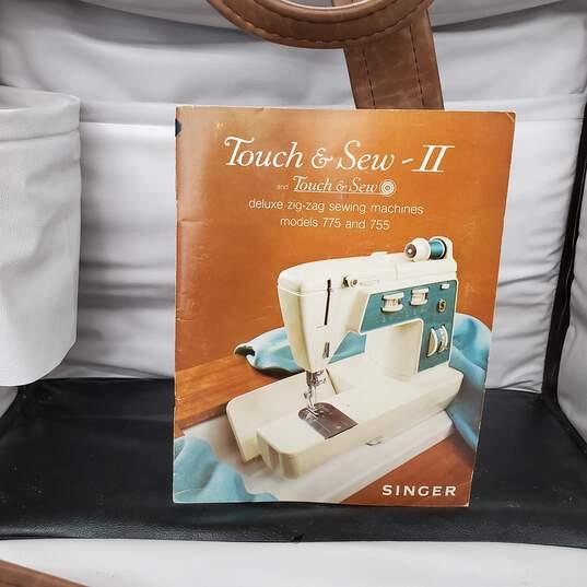 Singer Touch & Sew Deluxe Zig Zag Sewing Machine / Model 7…
