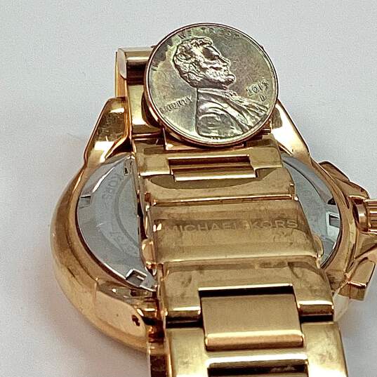 Designer Michael Kors Gold Tone Chain Strap Round Analog Dial Quartz Wristwatch image number 3