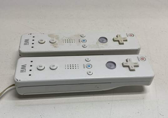 Nintendo Wii Remotes & Accessories Lot of 4 image number 3