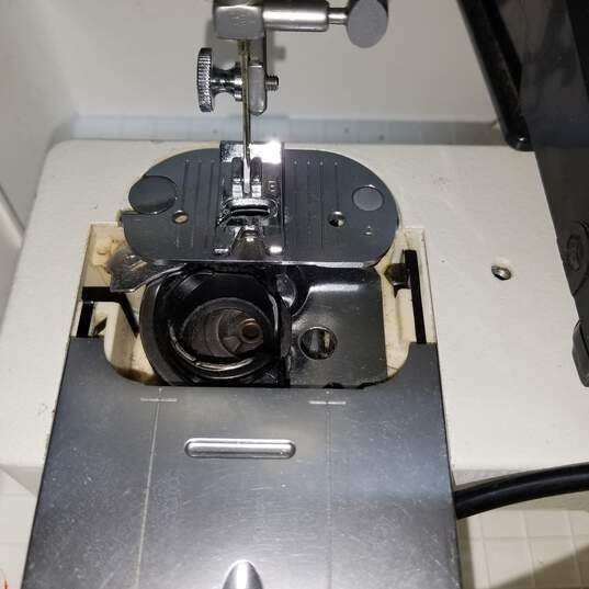 Singer SR-9000 Vintage Sewing Machine untested image number 3