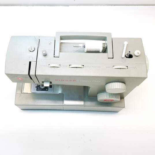 Singer Heavy Duty 4452 Sewing Machine for Sale in Lake Forest, CA - OfferUp