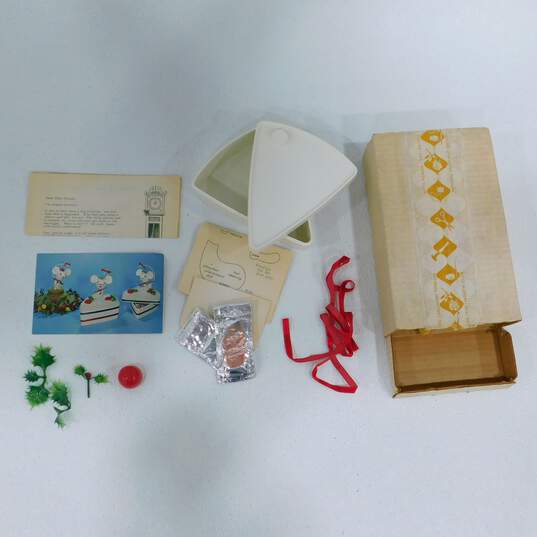 Vintage Fad Of The Month Craft Kits In Original Boxes image number 3