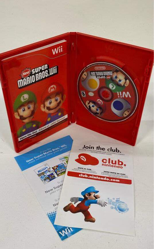 New Super Mario Bros Wii - Nintendo Wii (CIB) image number 3