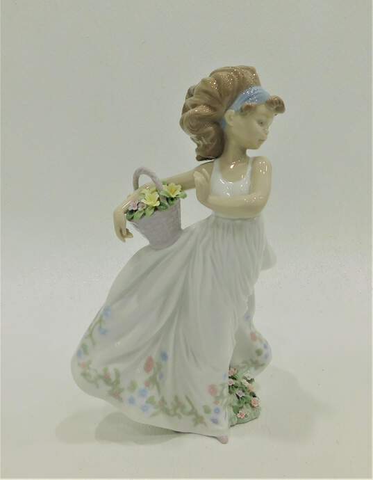 Retired Lladro Floral Path Girl w/ Flower Basket 6646 Glazed Porcelain Figurine image number 2