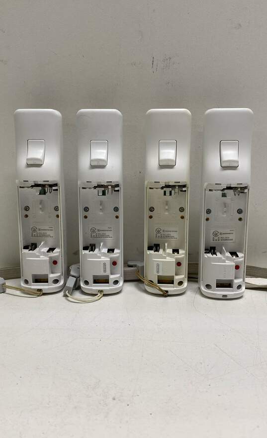 Set Of 4 Nintendo Wii Remotes For Parts/Repair- White image number 3