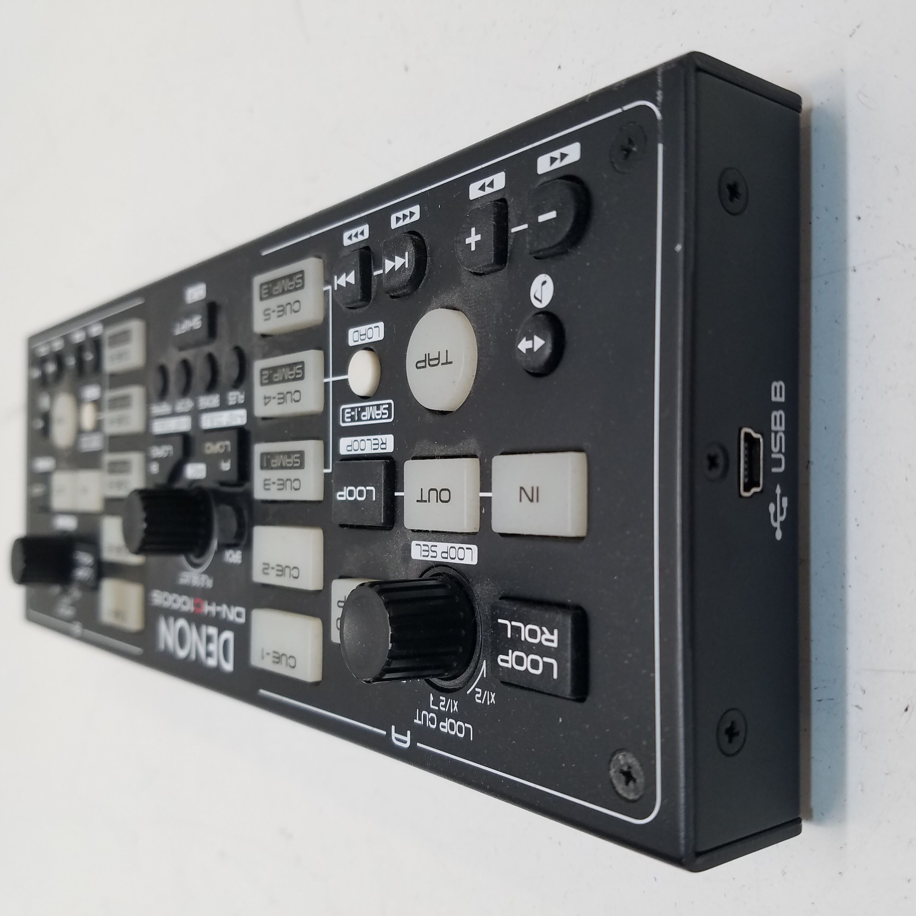 Denon DJ DN-HC1000S Serato Scratch Live Sub Controller
